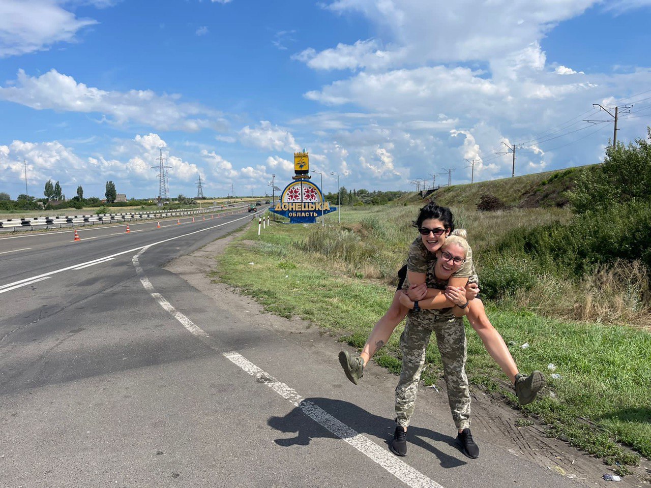 Маріам Кемінь з посестрою
